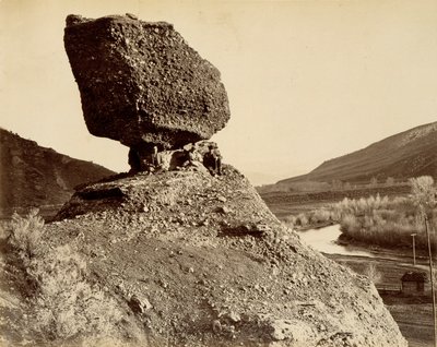 Sphinx de la vallée, extrait de The Great West Illustrated in a Series of Photographic Views across the Continent taken along the line of the Union Pacific Railroad West from Omaha, Nebraska by A.J. Russell, Volume I - Andrew Joseph Russell