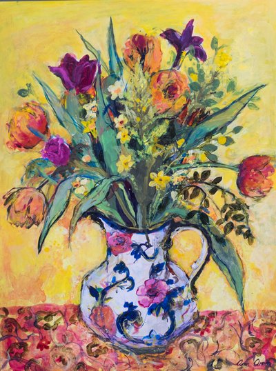 Pichet de fleurs de printemps sur un fond jaune - Ann Oram