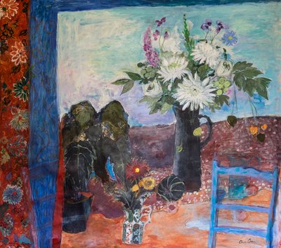 Nature morte avec fleurs et une chaise bleue, 2019 - Ann Oram