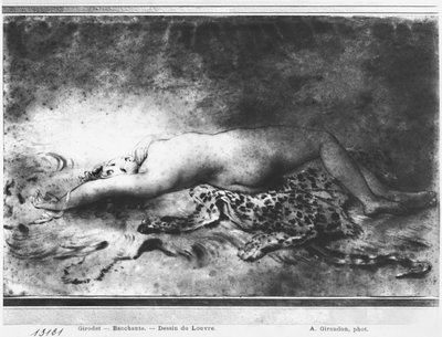 Jeune fille nue allongée sur une peau d
