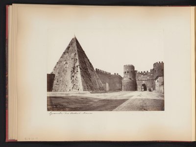 Vue de la pyramide de Caius Cestius et de la Porta Ostiense à Rome, Italie - Anonymous