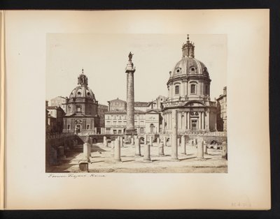 Vue du Forum de Trajan à Rome, avec la colonne de Trajan et les églises Santissimo Nome di Maria et Santa Maria di Loreto, Italie - Anonymous