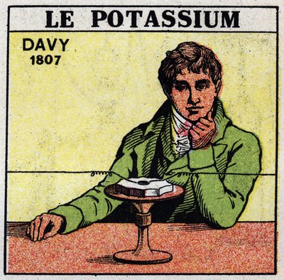 Électrochimie: décomposition de la potasse (potassium) et de la soude par Sir Humphry Davy (1778-1829) en 1807. Illustration anonyme de 1925. Collection privée. - Anonymous Anonymous