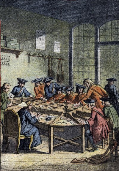 Histoire de la Poste : une salle de tri sous le règne de Louis XV (18ème siècle). Détail de "Le petit journal" du 15/04/1920. Collection privée - Anonymous Anonymous