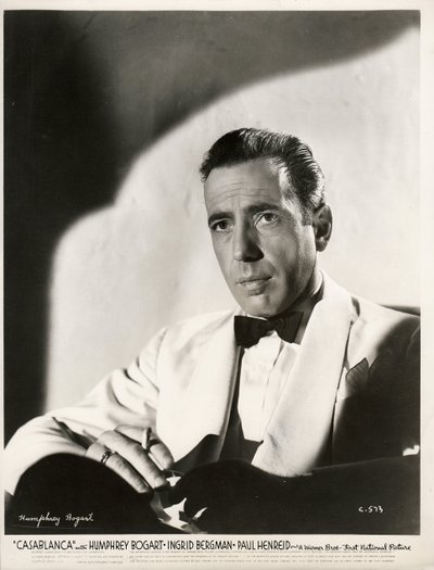 Humphrey Bogart (1899-1957) dans le film Casablanca de Michael Curtiz par Anonyme - Anonymous Anonymous
