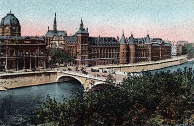 Paris : vue extérieure de la Conciergerie sur l
