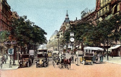 Paris : circulation sur le boulevard des Italiens, l