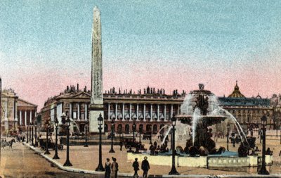 Paris : vue de la place de la Concorde avec les fontaines et l