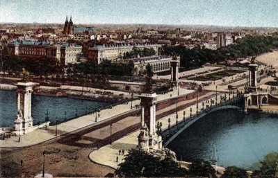 Paris : vue du pont Alexandre III sur la Seine. Photographie de 1920 dans « Artistic Album » de la ville de Paris. Collection privée. - Anonymous Anonymous