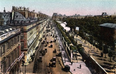 Paris : vue du trafic sur la rue de Rivoli, vers le Louvre. Photographie de 1920 dans « Artistic Album » de la ville de Paris. Collection privée. - Anonymous Anonymous