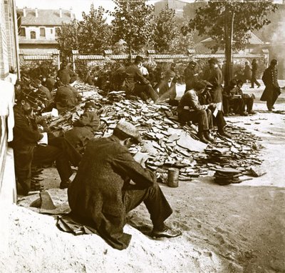 Plaque de verre stéréoscopique sur la Première Guerre mondiale : Conscrits dans une caserne parisienne après la mobilisation - Anonymous Anonymous