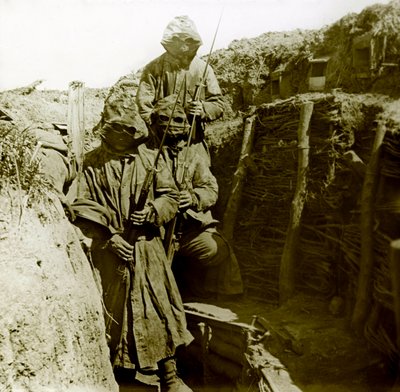 Photographie - Plaque de verre stéréoscopique sur la Première Guerre mondiale : Poilu portant la combinaison pour résister aux attaques au gaz - Anonymous Anonymous