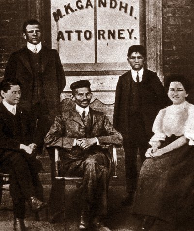Portrait du leader politique Mohandas Karamchand Gandhi (1869-1948) avocat à Durban, Afrique du Sud. Photographie 1893 - Anonymous Anonymous