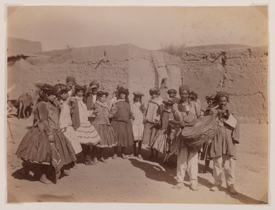 Groupe de femmes dansant en costume tribal - Antoin Sevruguin