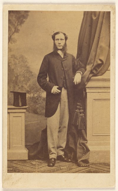 [Homme non identifié avec de longues babines, debout] - Antoine Claudet