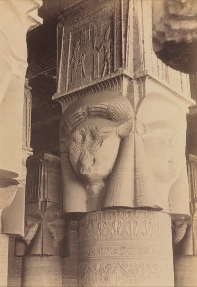 Dendera, Intérieur du Temple, Chapiteaux Hathor - Antonio Beato
