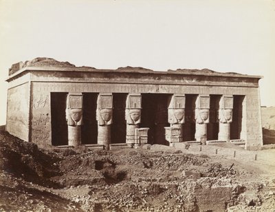 Temple de Dendera, vue du nord-est de la façade du temple - Antonio Beato