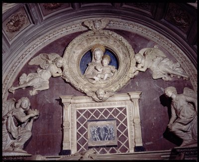 Le Tombeau du Cardinal du Portugal, détail du rond supérieur de la Vierge et l