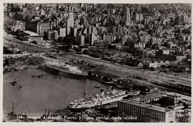 Port et vue partielle de la ville, Buenos Aires, Argentine - Argentinian Photographer