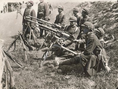 Dragons français avec des mitrailleuses pendant la Première Guerre mondiale - Argus Photographic Agency