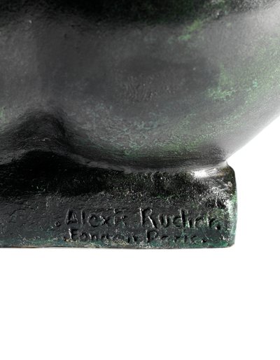 Fille accroupie tenant un pied - Aristide Maillol