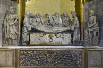 Le tombeau : le suaire du Christ est tenu par Nicomède et Joseph d