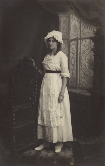 Fille avec une coiffe en dentelle - Arthur C. Burgess
