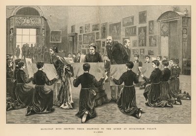 Garçons en uniforme bleu montrant leurs dessins à la reine au palais de Buckingham - Arthur Hopkins