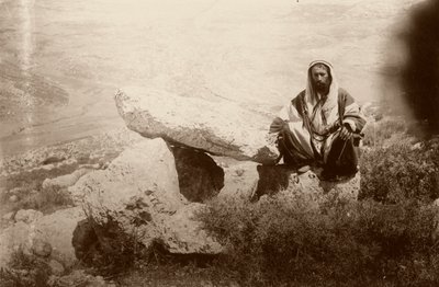Dolmen et homme, à l