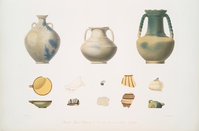 Poterie émaillée des tombes au-dessus de l
