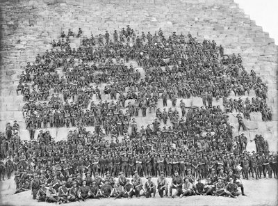 Portrait de groupe de tous les officiers et hommes originaux du 11e Bataillon, 3e Brigade, AIF, 10 janvier 1915 - Australian Photographer