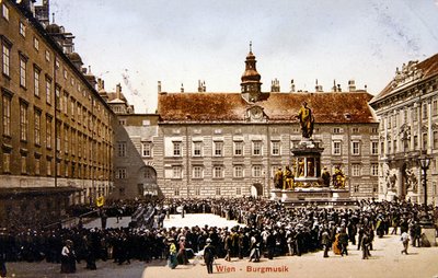 Orchestre jouant dans la cour du château impérial à Vienne, vers 1905 - Austrian School