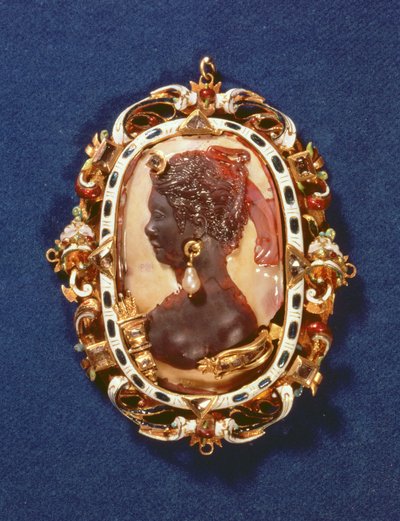 Camée portant la tête de profil de la déesse Diane, avec une boucle d