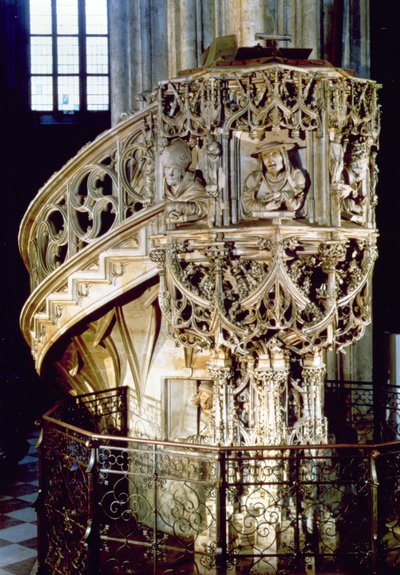 Chaire de pèlerin, décorée de bustes des Quatre Pères de l