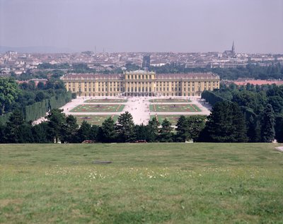 Palais de Schönbrunn, achevé en 1711 - Austrian School