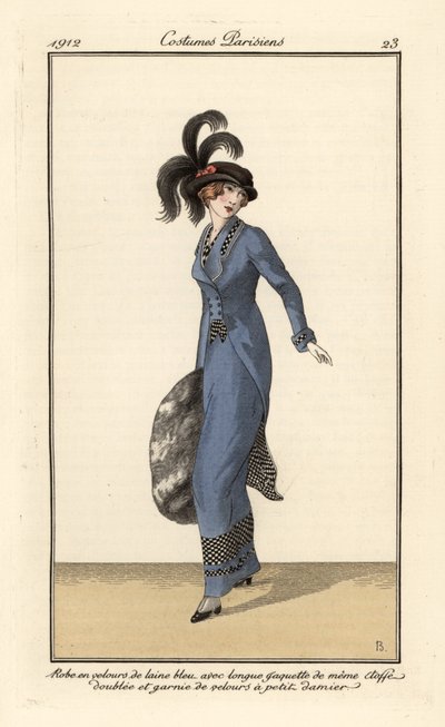 Femme en robe et longue veste en velours de laine bleu - B Berty