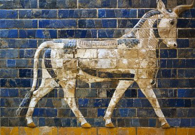Un taureau, détail des carreaux de briques émaillées représentant des animaux mythologiques qui ornaient la Voie processionnelle vers la porte d
