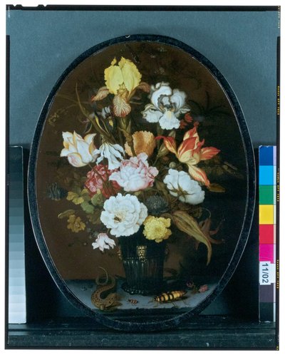Nature morte avec fleurs dans un vase en verre sur un rebord, avec un lézard et des coléoptères - Balthasar van der Ast