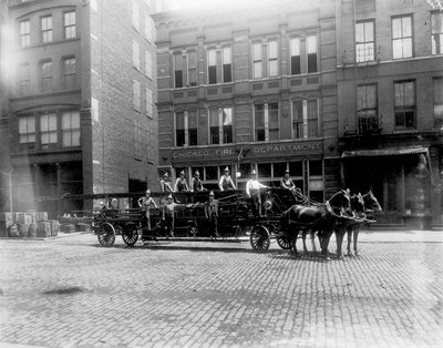 Caserne de pompiers n° 40, Chicago, Illinois, USA, vers 1905 (photo n/b) - Barnes and Crosby