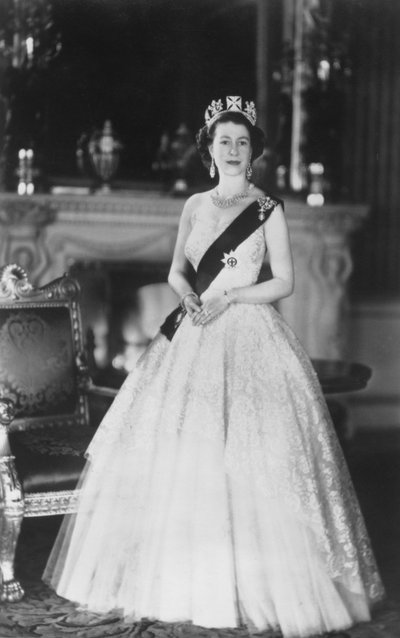 Sa Majesté la reine Elizabeth II au palais de Buckingham, 12 mars 1953 - Baron Sterling Henry Nahum