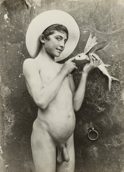 [Garçon avec un poisson] - Baron Wilhelm von Gloeden