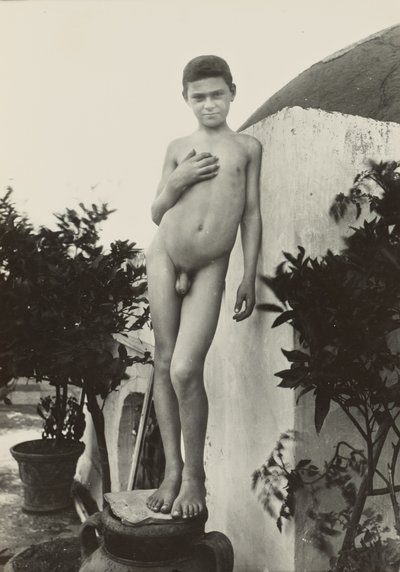 [Debout, nu] - Baron Wilhelm von Gloeden