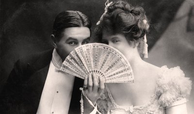Billie Burke et Farren Soutar dans une scène de La Belle de Mayfair, début du 20ème siècle - Bassano Studio