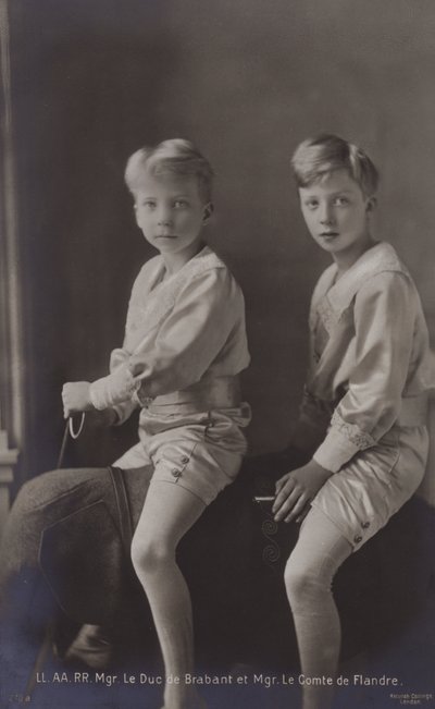 Le Duc de Brabant, Le Comte de Flandre, sur un éléphant jouet - Belgian Photographer