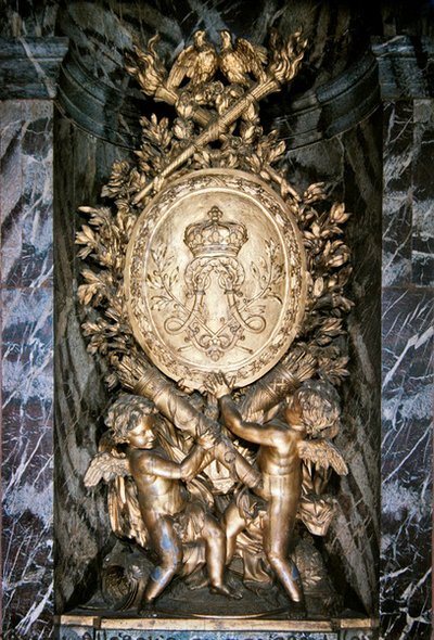 Sculpture sur le palier de l