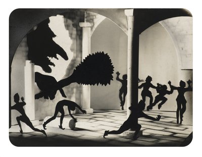 Figures fantastiques, probablement années 1920 (tirage argentique sur gélatine) - Bernard Alfieri