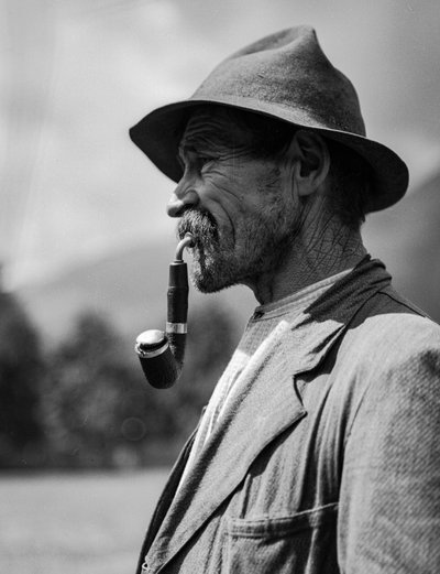 Homme de campagne italien ou paysan avec une pipe - Bernard F. Rogers