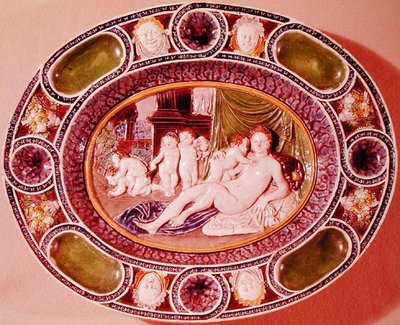 Assiette ovale représentant une femme symbolisant la fertilité - Bernard Palissy