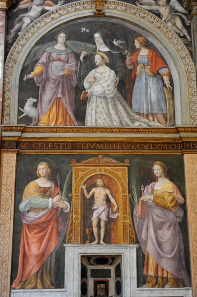 Sainte Apollonie et Sainte Lucie, en haut, Ippolita Sforza entourée de saints et de nonnes, fresque de Bernardino Luini dans l