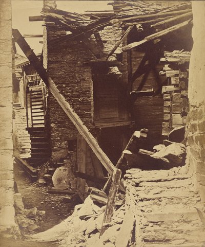 Maison détruite après un tremblement de terre près de Viege, Valais, Suisse - Bisson Frères